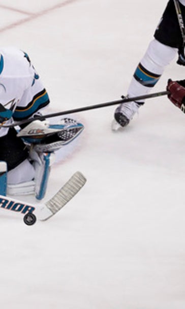 Burns scores twice, Sharks beat Coyotes 4-1 (Feb 18, 2017)